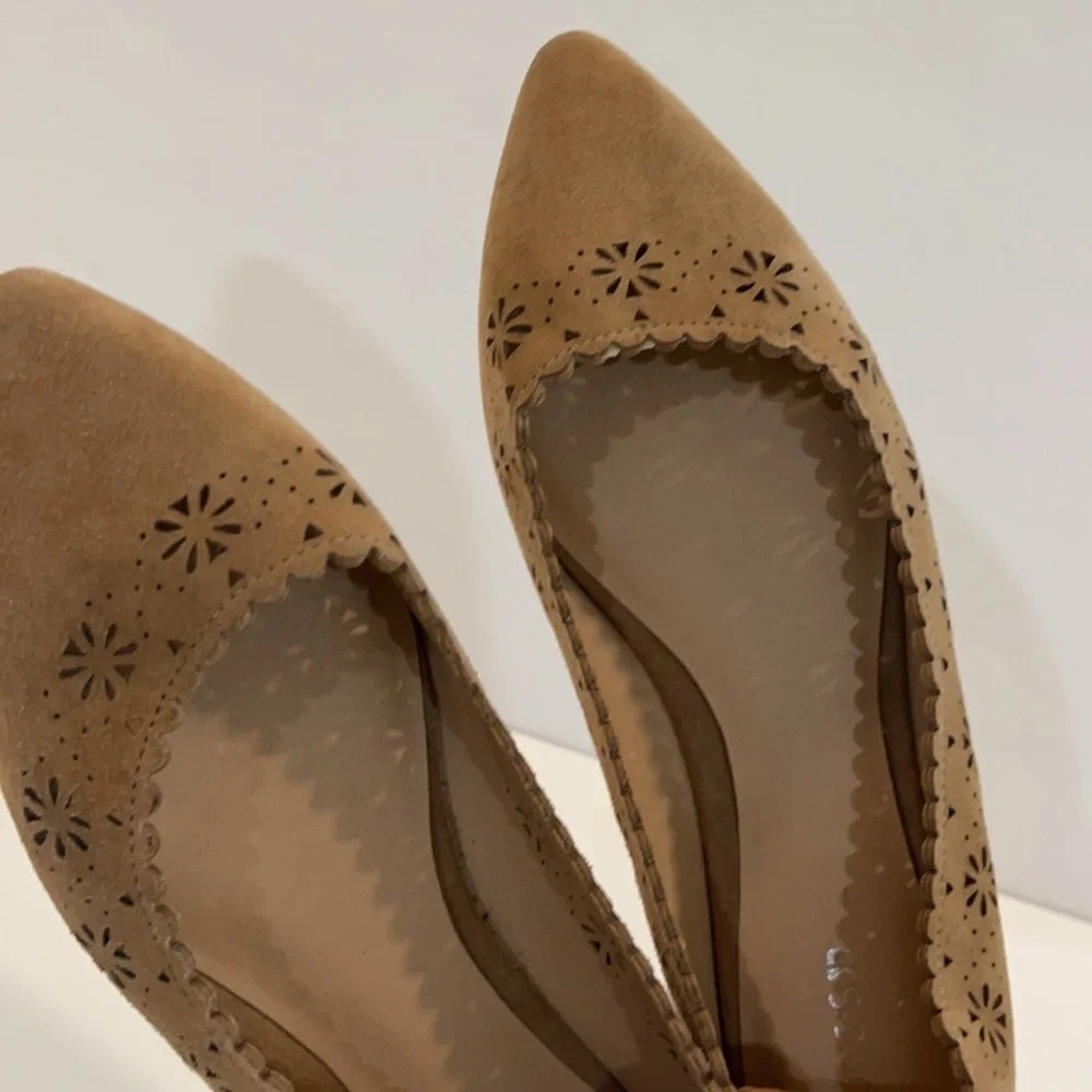 Joe’s Pointy Almond Toe Suede Cutout Flats Tan size 8.5 - Picture 2 of 16